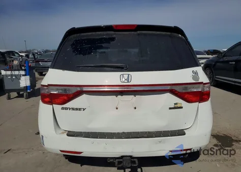 2011 Honda Odyssey Touring z USA, uszkodzony, nr VIN 5FNRL5H9XBB054358